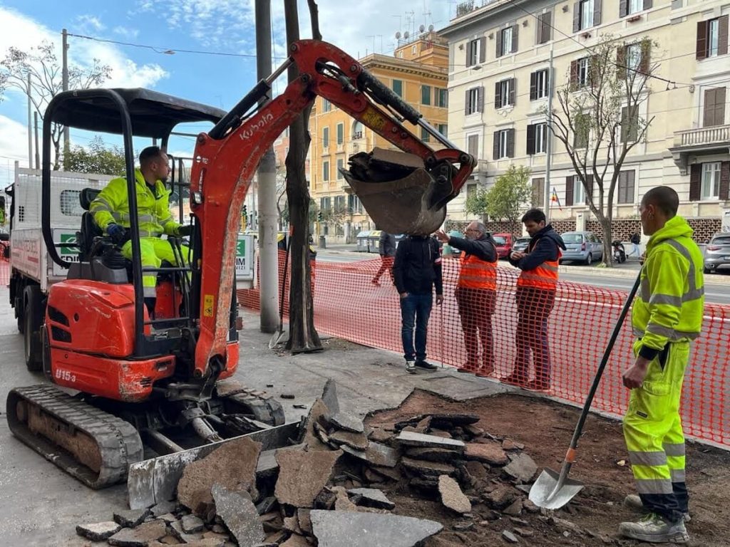 Viale Trastevere, quasi finiti i lavori sui marciapiedi. Poi la riqualificazione proseguirà di notte
