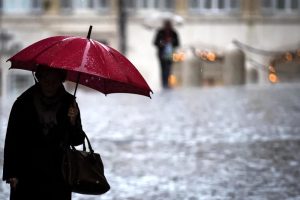 Meteo, a Roma e nel Lazio allerta gialla per 36 ore: possibili grandinate e forti raffiche di vento