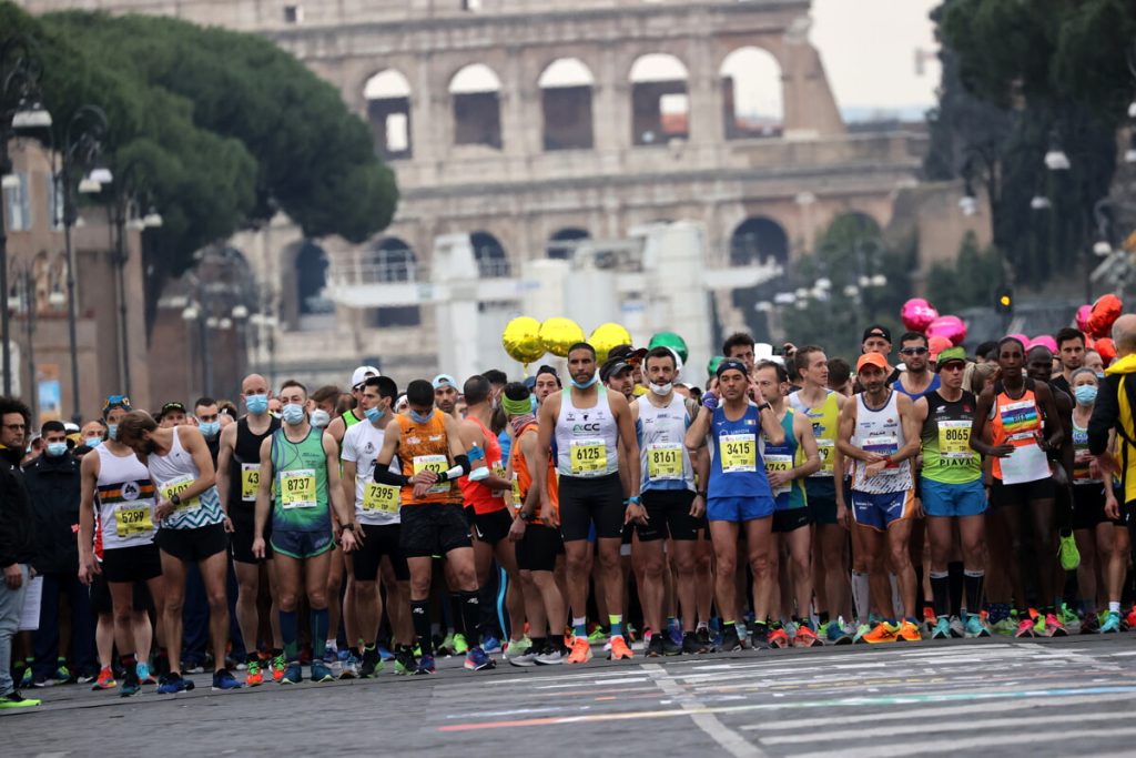 Maratona di Roma 2024, il Colosseo sulla medaglia ufficiale della corsa