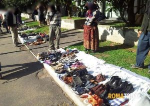Val Melaina: rissa a colpi di cocci di bottiglia al mercato abusivo di via Conti