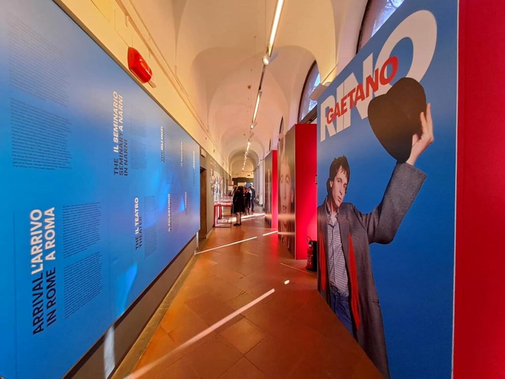 Rino Gaetano in mostra a Trastevere. L'omaggio di Cocciante: "Lui era un vero artista"