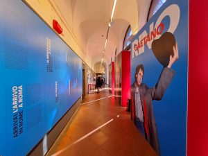 Rino Gaetano in mostra a Trastevere. L'omaggio di Cocciante: "Lui era un vero artista"