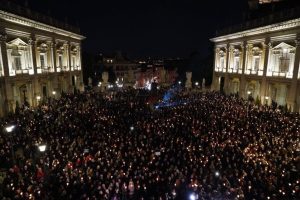 Navalny, dalla fiaccolata arriva una richiesta: "Intitolategli via Gaeta". Lega contestata