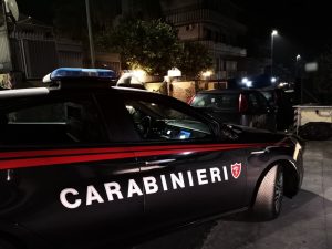 Colpito alla testa dal vicino di casa con una mazza da hockey