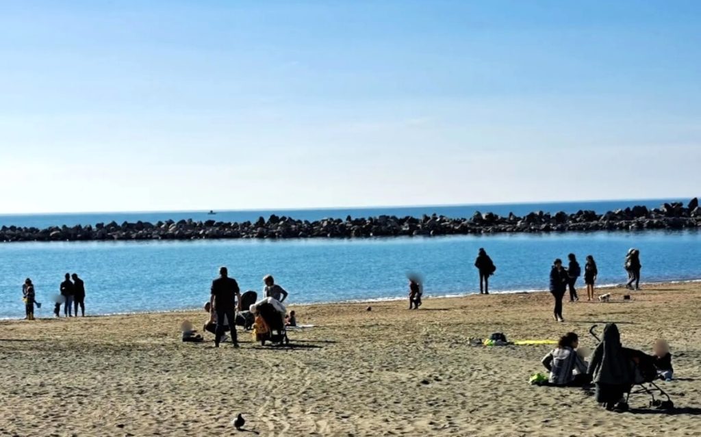 Da Ostia a Fregene, litorale preso d'assalto: assaggio di primavera