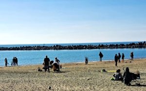 Da Ostia a Fregene, litorale preso d'assalto: assaggio di primavera