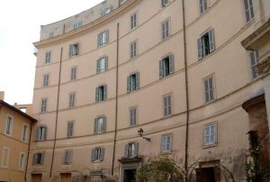 Il "palazzo curvo" di Roma, lo strano edificio che deve la sua forma agli antichi Romani