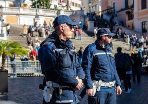 Piazza di Spagna, continuano i furti nei negozi di lusso