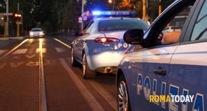 Spari durante un inseguimento a Roma, poi l'incidente. Tre feriti