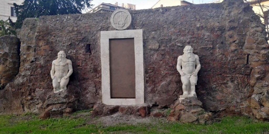 Apertura straordinaria della "Porta Magica" di piazza Vittorio Emanuele II