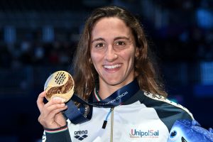 Simona Quadarella vince la medaglia d'oro ai mondiali di nuoto di Doha