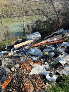 Marconi, c’è una nuova discarica con affaccio sul fiume
