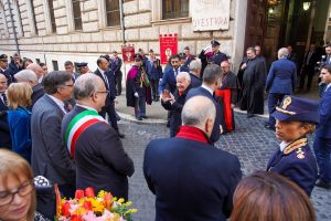Pietre d'inciampo davanti alla questura per i poliziotti vittime del nazifascismo