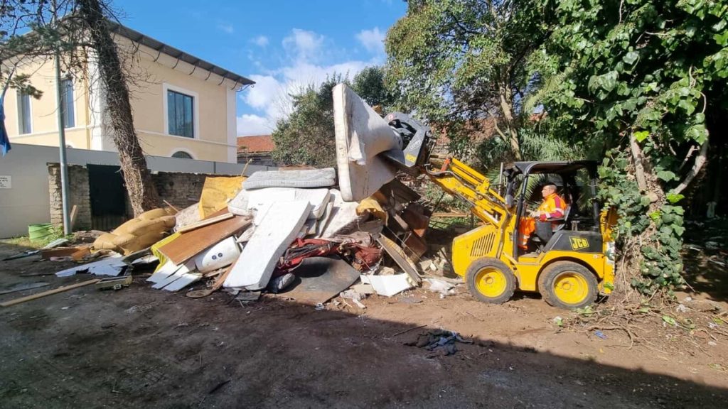Sgombero ex Mattatoio, via le baracche dopo 25 anni. Era diventata una piazza di spaccio