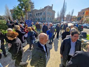 A Ostia il sit-in per chiedere strade più sicure: "Vogliamo mille attraversamenti rialzati in tutta Roma"