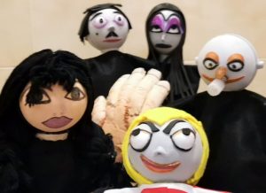 "La famiglia Addams", spettacolo di burattini