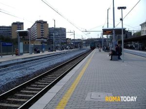 Pedinate nel sottopasso della stazione e derubate in ascensore