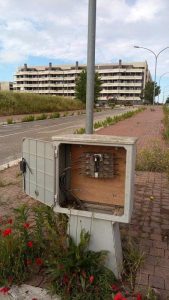 Un quartiere intero resta al buio per i furti di rame