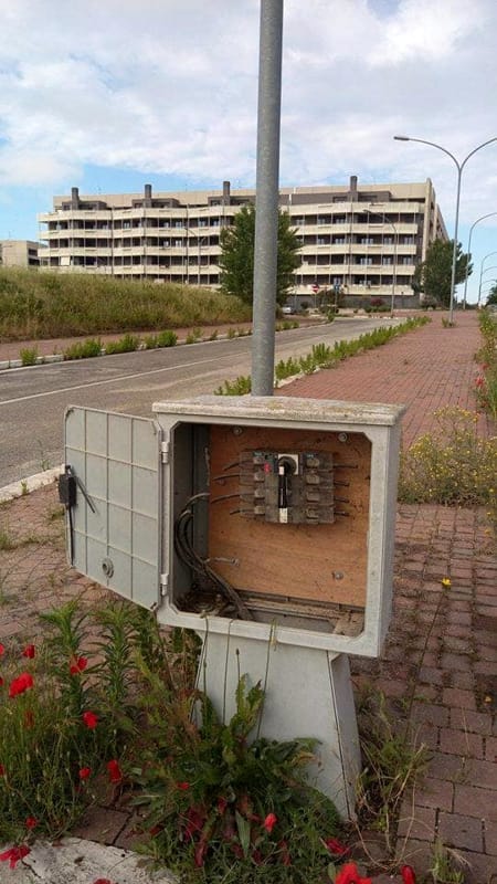 Un quartiere intero resta al buio per i furti di rame