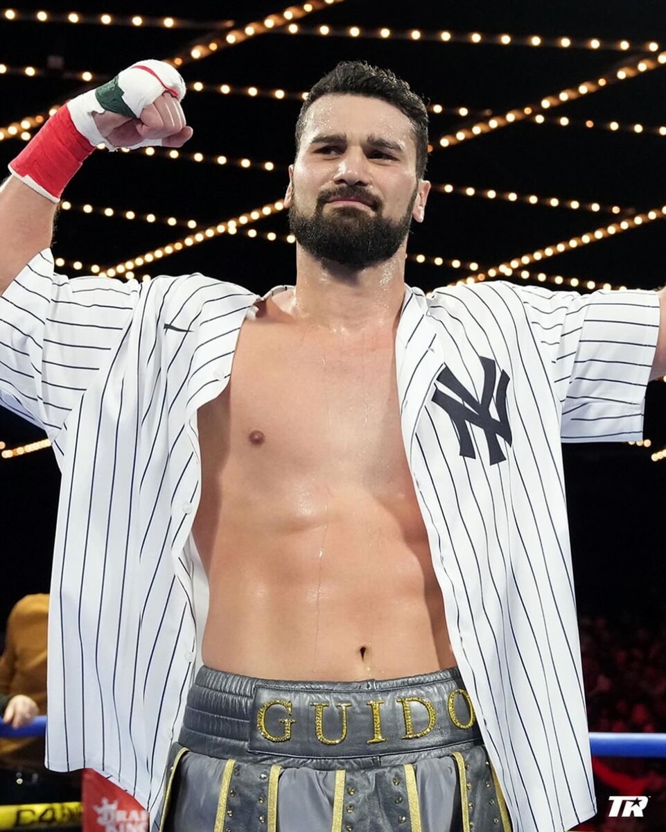 Boxe, straripante Vianello al Madison Square Garden: il pugile romano archivia il match in un round