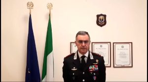 Banconote false per un resto vero. Così una banda di pakistani spendeva (e guadagnava) nei centri commerciali di Roma