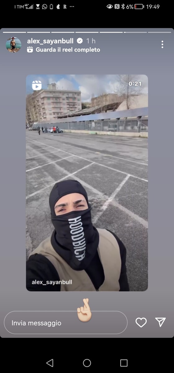Alex Sayanbull, derapate e "pinne" in strada per il nuovo video del trapper. Interviene la polizia