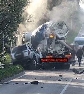 Incidente sulla Pontina Vecchia, scontro tra betoniera e Jeep: morto 70enne