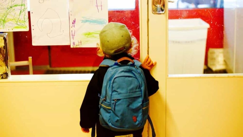 Ladispoli, sospeso il dirigente scolastico che non aveva riammesso in classe il bimbo iperattivo