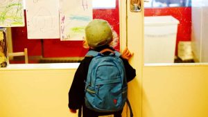 Ladispoli, sospeso il dirigente scolastico che non aveva riammesso in classe il bimbo iperattivo