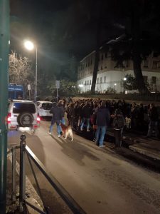 Blitz femminista nelle stazioni della metro. In 50 imbrattano muri e treni
