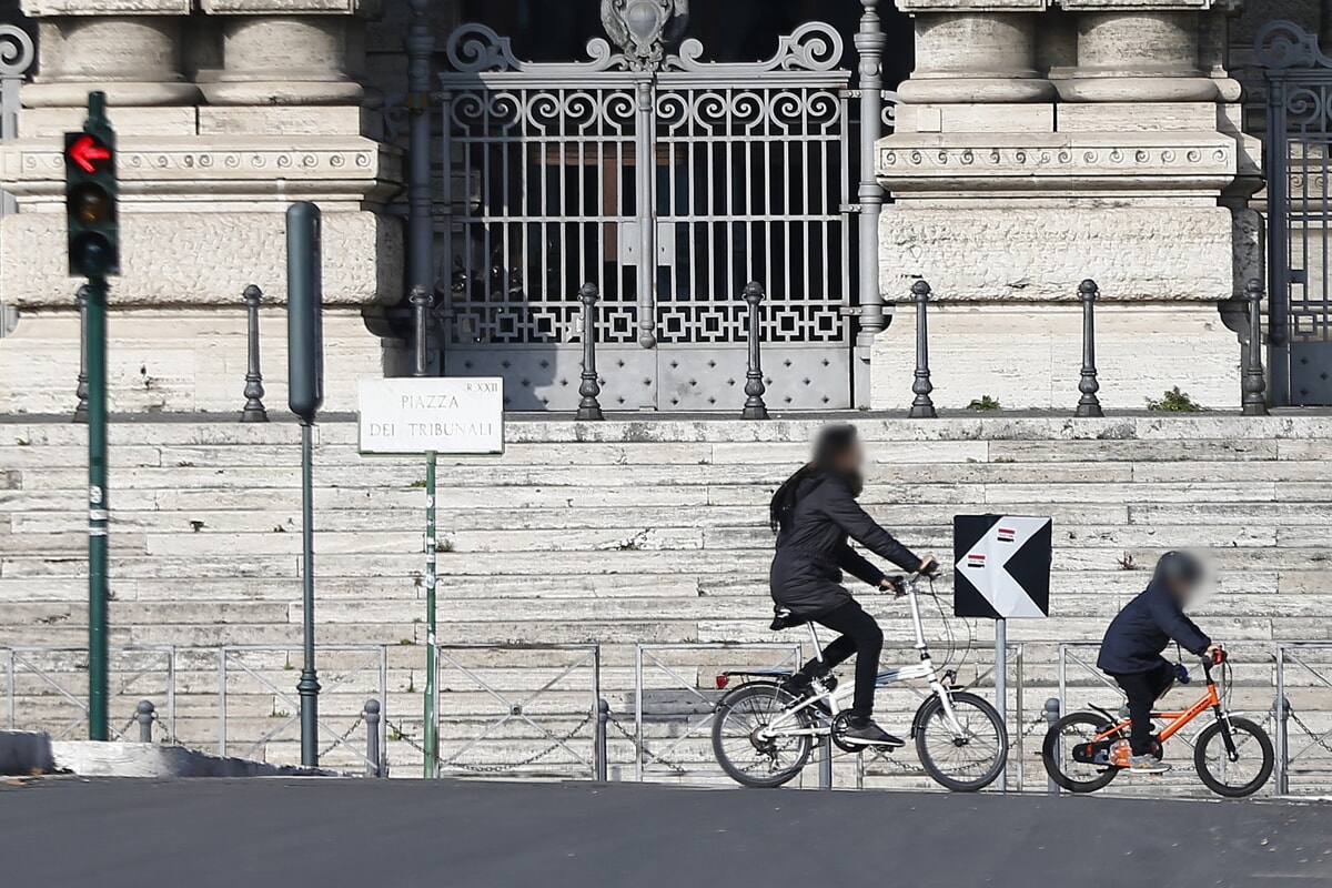 Blocco traffico a Roma domani 24 marzo stop alle auto. Gli orari e tutte le informazioni Roma