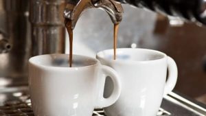 Evade dai domiciliari e va al bar per un caffè, arrestato