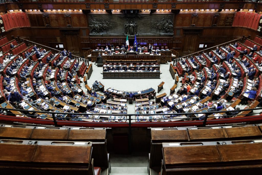 Chi sono i parlamentari "fannulloni" eletti nel Lazio. Uno di loro è assente il 99,8% delle volte