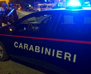 Entrano in un locale e rubano 600 euro di alcolici