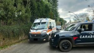 Lei lascia il fidanzato di 18 anni, lui spara al figlio 16enne della donna e la sequestra