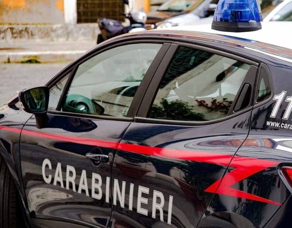 Rapina al centro accoglienza immigrati: accoltellato ospite della struttura