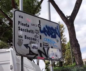 Cartelli stradali danneggiati o illeggibili a Roma, una mozione ne propone il censimento
