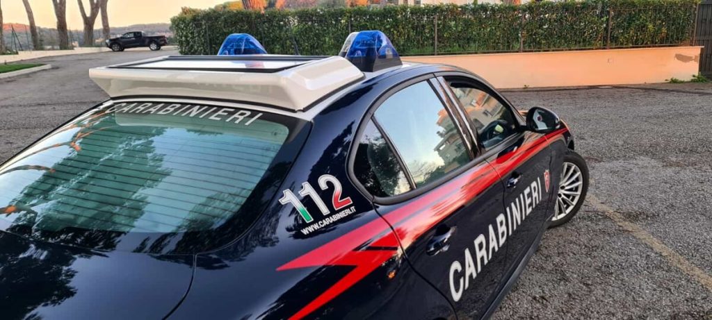 Omicidio suicidio ai castelli: ex pilota spara alla moglie e poi si toglie la vita
