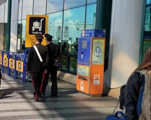 A Fiumicino i turisti fanno compere ma non vogliono pagare: 7 denunciati