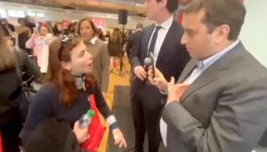 David Parenzo contestato alla Sapienza: "Mi dicono fascista, non mi fanno parlare". Il video