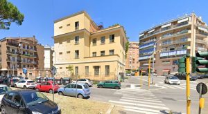 La ex scuola venduta all'insaputa del Comune ad un'azienda agricola calabrese