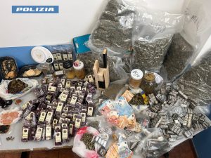 Due case per nascondere 35 chili di hashish e marjuana. La scoperta della polizia