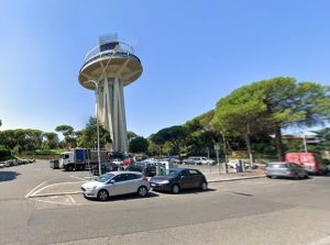 Sequestra l'ex compagna in auto e la colpisce a schiaffi e pugni