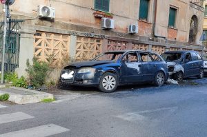 Incendio a Montesacro: in fiamme due auto in sosta