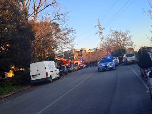 Incendio a Bastogi: fumo da una palazzina, due intossicati