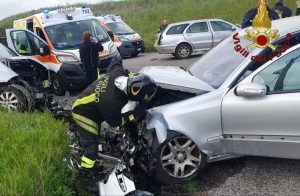 Incidente Pontina Vecchia. Scontro tra tre auto, morta bambina di 8 anni
