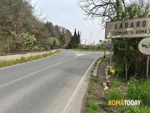 Incidente a Labaro: si scontrano auto e scooter, morto 44enne