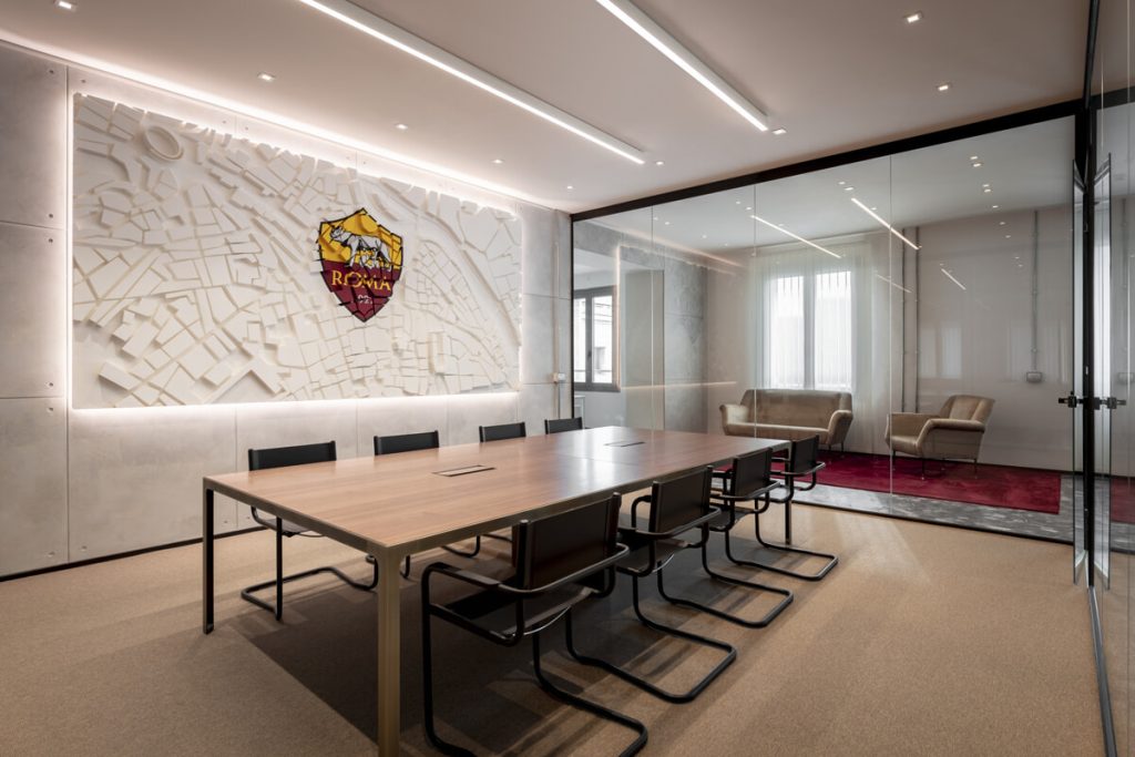 As Roma, dipendente licenziata per video hard rubato: indaga la procura Figc