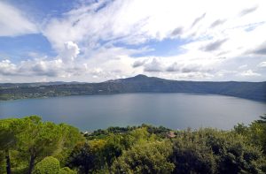 Pozzi abusivi, leggi ignorate. Così il lago del Papa rischia di scomparire