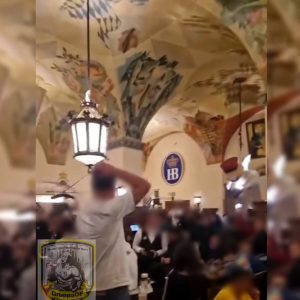 Laziali in trasferta a Monaco inneggiano al Duce, Onorato: "Una vergogna"